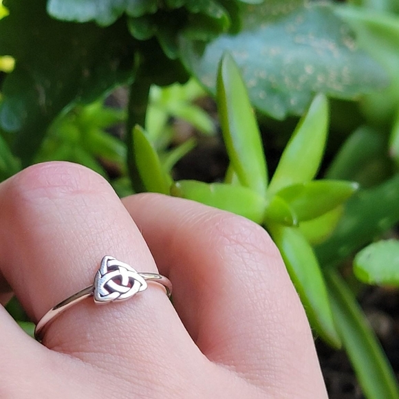 New Solid 925 Sterling Silver Celtic Triangle Ring - Picture 2 of 14